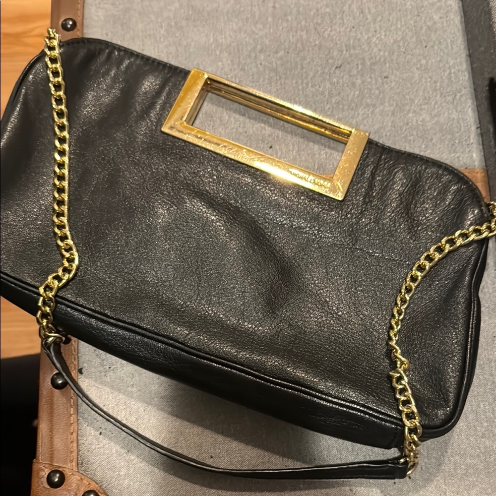 Micheal kors, Elegant Black Leather Handbag with Gold Chain